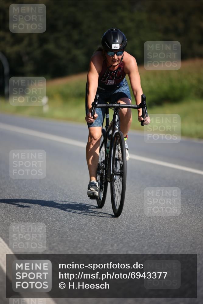 01.09.2024 - 17. Tribühne Triathlon H.Heesch http://msf.ph/oto/6943377 01.09.2024 11:31:10 Radfahren 314, 333, 374, 400, 523 meine-sportfotos.de
