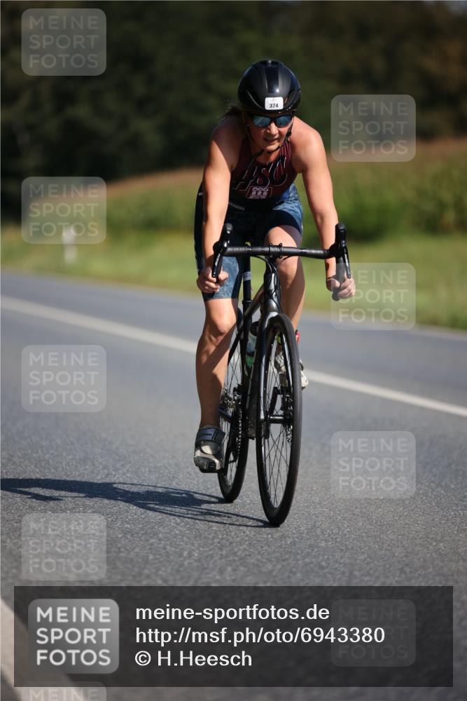 01.09.2024 - 17. Tribühne Triathlon H.Heesch http://msf.ph/oto/6943380 01.09.2024 11:31:10 Radfahren 314, 333, 374, 400, 523 meine-sportfotos.de