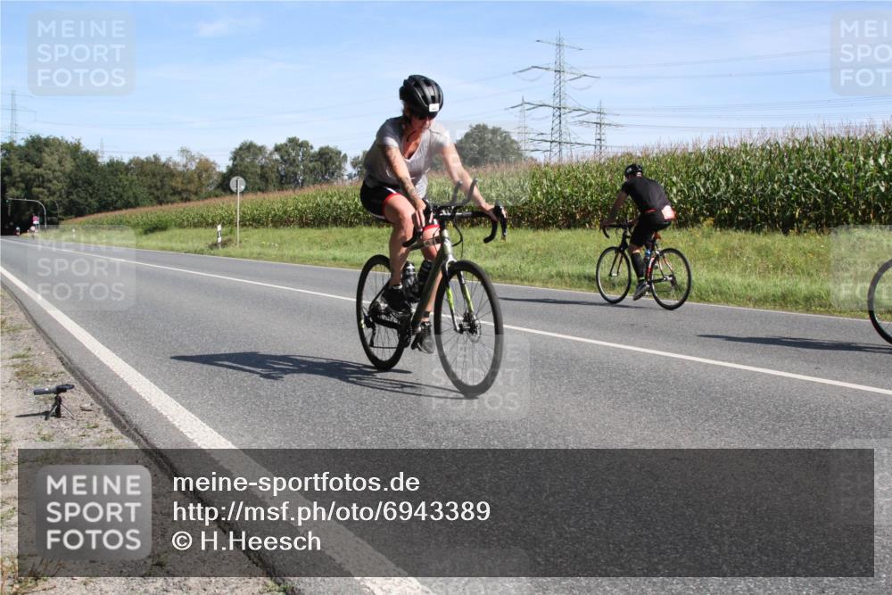 01.09.2024 - 17. Tribühne Triathlon H.Heesch http://msf.ph/oto/6943389 01.09.2024 11:31:32 Radfahren 377, 422, 445, 563 meine-sportfotos.de