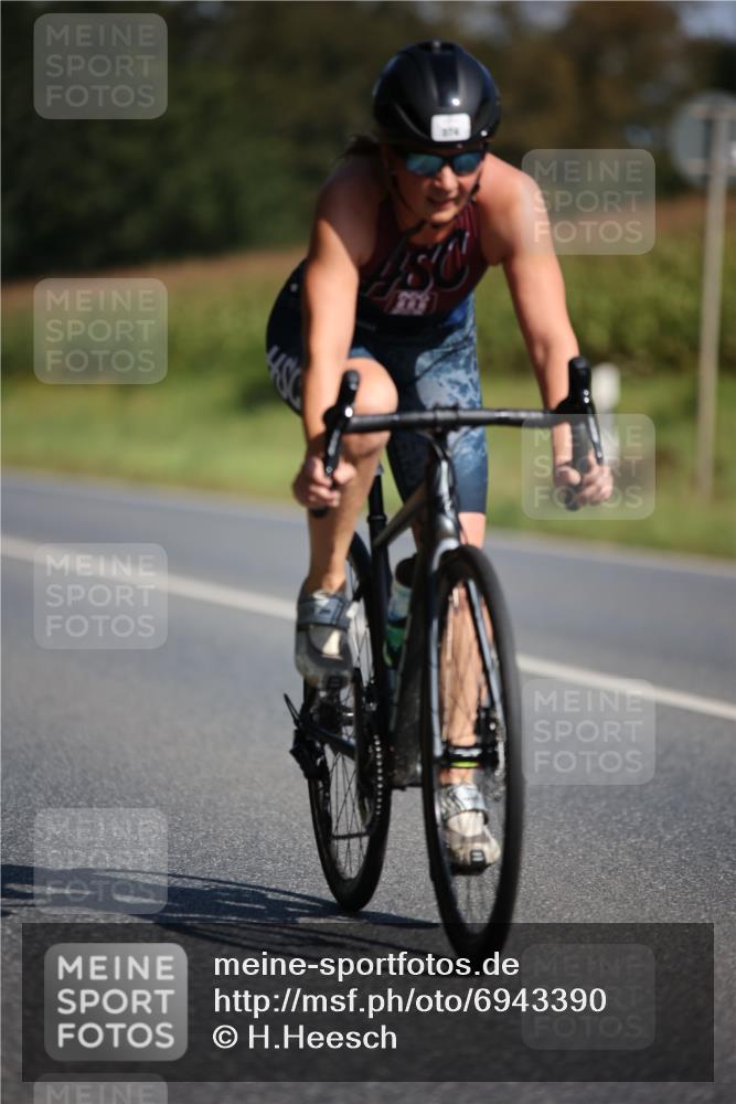 01.09.2024 - 17. Tribühne Triathlon H.Heesch http://msf.ph/oto/6943390 01.09.2024 11:31:10 Radfahren 314, 333, 374, 400, 523 meine-sportfotos.de