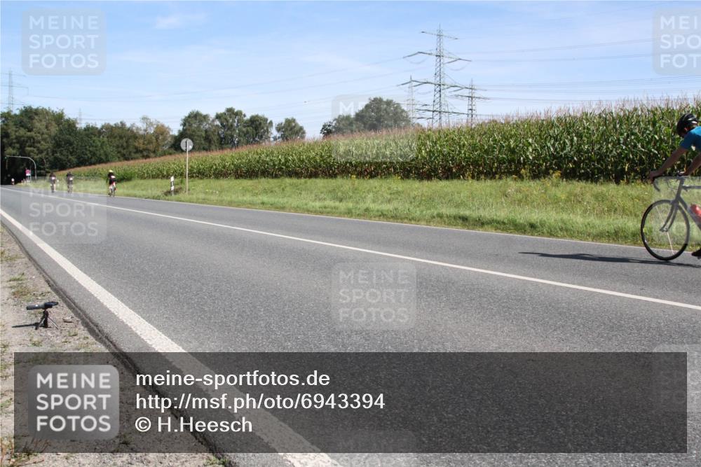 01.09.2024 - 17. Tribühne Triathlon H.Heesch http://msf.ph/oto/6943394 01.09.2024 11:31:39 Radfahren 415, 416, 448, 561 meine-sportfotos.de
