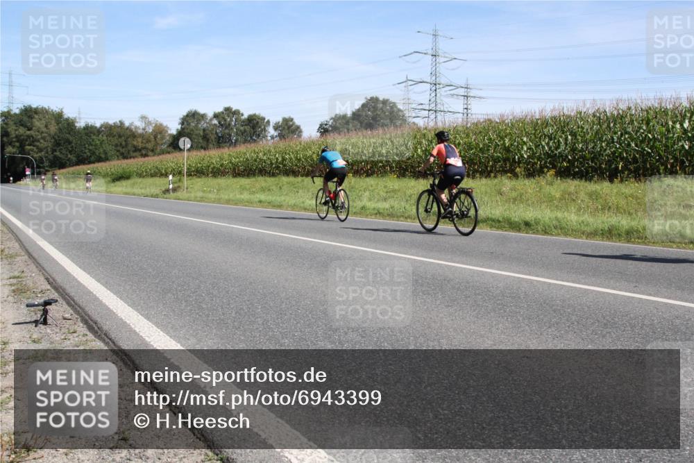 01.09.2024 - 17. Tribühne Triathlon H.Heesch http://msf.ph/oto/6943399 01.09.2024 11:31:40 Radfahren 415, 416, 448, 561 meine-sportfotos.de