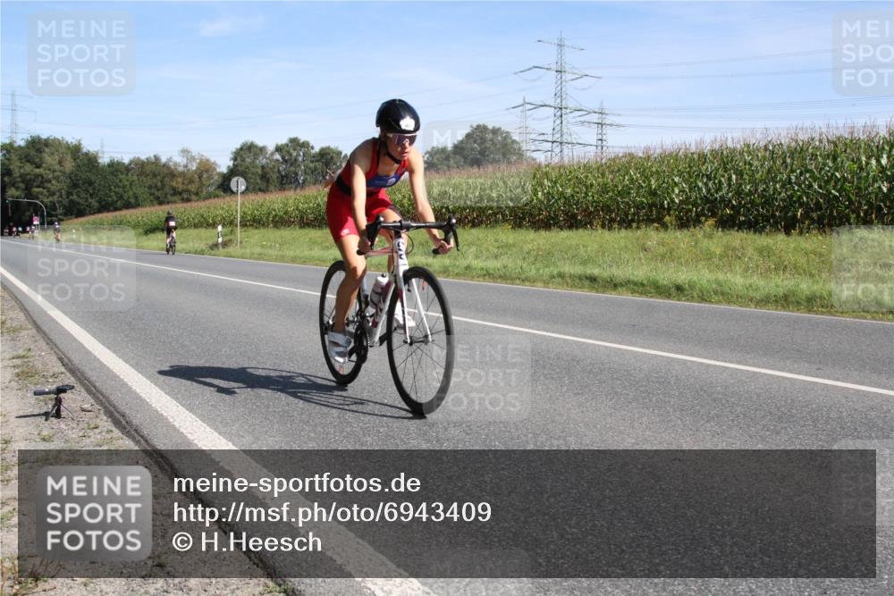 01.09.2024 - 17. Tribühne Triathlon H.Heesch http://msf.ph/oto/6943409 01.09.2024 11:31:56 Radfahren 367, 492, 530, 556 meine-sportfotos.de