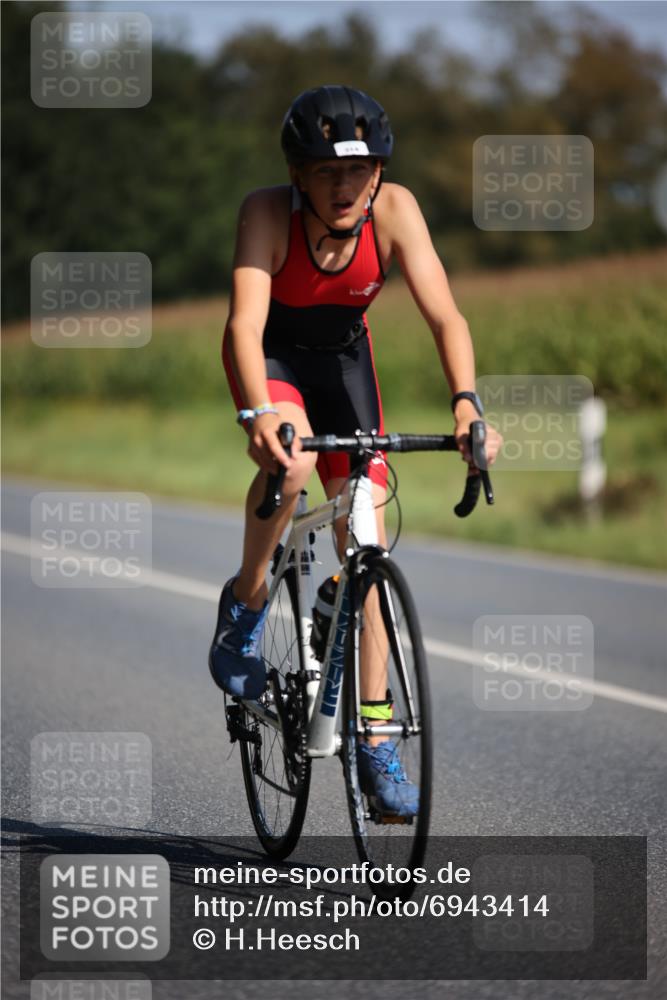 01.09.2024 - 17. Tribühne Triathlon H.Heesch http://msf.ph/oto/6943414 01.09.2024 11:31:14 Radfahren 314, 400, 523 meine-sportfotos.de