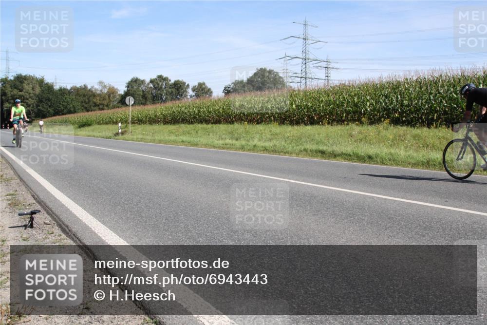 01.09.2024 - 17. Tribühne Triathlon H.Heesch http://msf.ph/oto/6943443 01.09.2024 11:32:55 Radfahren 350, 447 meine-sportfotos.de
