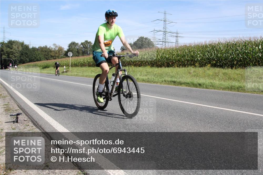 01.09.2024 - 17. Tribühne Triathlon H.Heesch http://msf.ph/oto/6943445 01.09.2024 11:32:58 Radfahren 350, 447, 494 meine-sportfotos.de