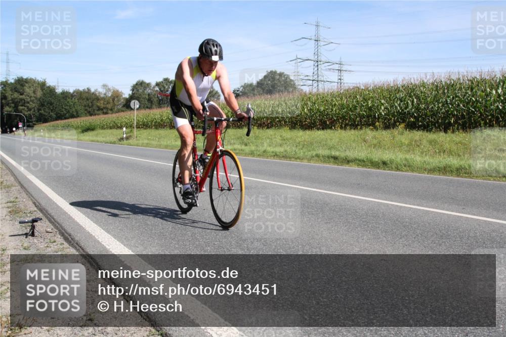 01.09.2024 - 17. Tribühne Triathlon H.Heesch http://msf.ph/oto/6943451 01.09.2024 11:33:04 Radfahren 401, 494 meine-sportfotos.de