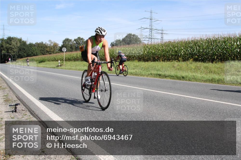 01.09.2024 - 17. Tribühne Triathlon H.Heesch http://msf.ph/oto/6943467 01.09.2024 11:33:20 Radfahren 340, 443, 454, 501, 543 meine-sportfotos.de