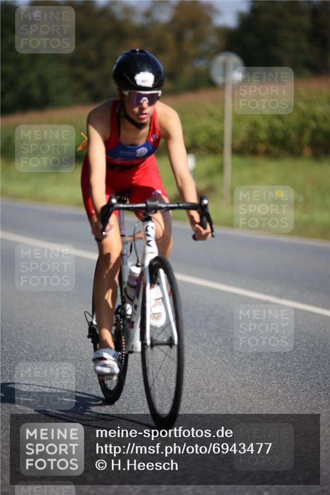 01.09.2024 - 17. Tribühne Triathlon H.Heesch http://msf.ph/oto/6943477 01.09.2024 11:31:56 Radfahren 367, 530, 556 meine-sportfotos.de