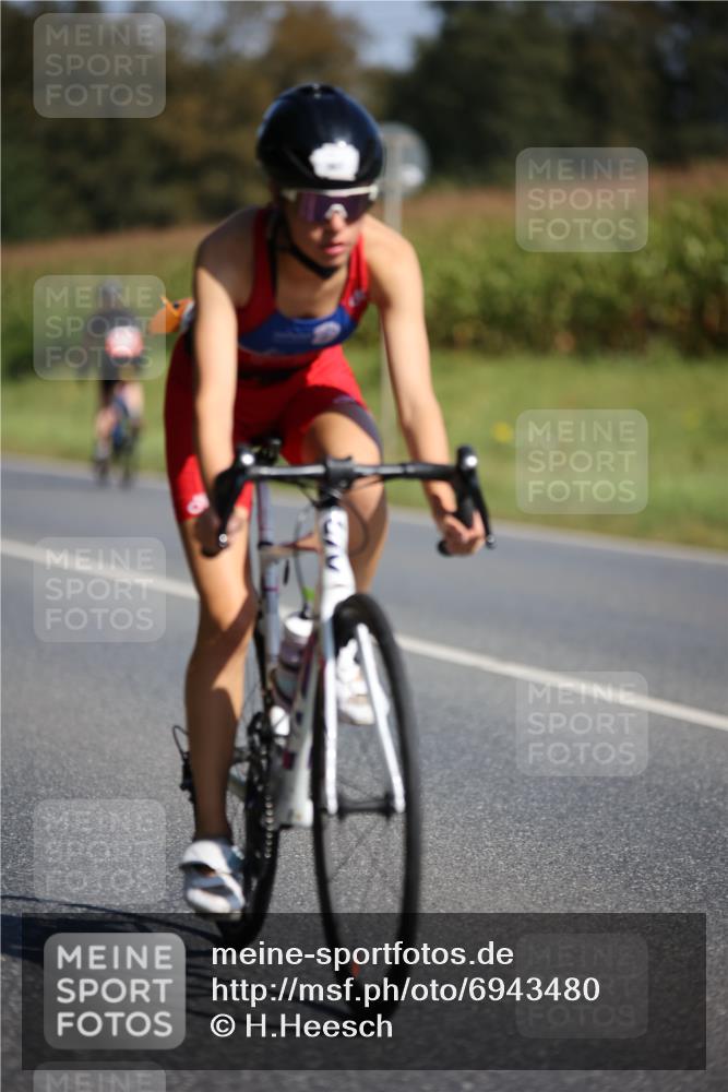01.09.2024 - 17. Tribühne Triathlon H.Heesch http://msf.ph/oto/6943480 01.09.2024 11:31:56 Radfahren 367, 530, 556 meine-sportfotos.de