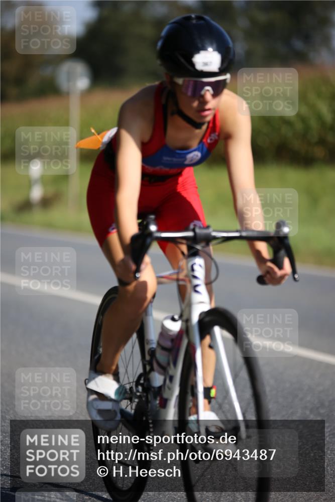 01.09.2024 - 17. Tribühne Triathlon H.Heesch http://msf.ph/oto/6943487 01.09.2024 11:31:57 Radfahren 367, 530, 556 meine-sportfotos.de