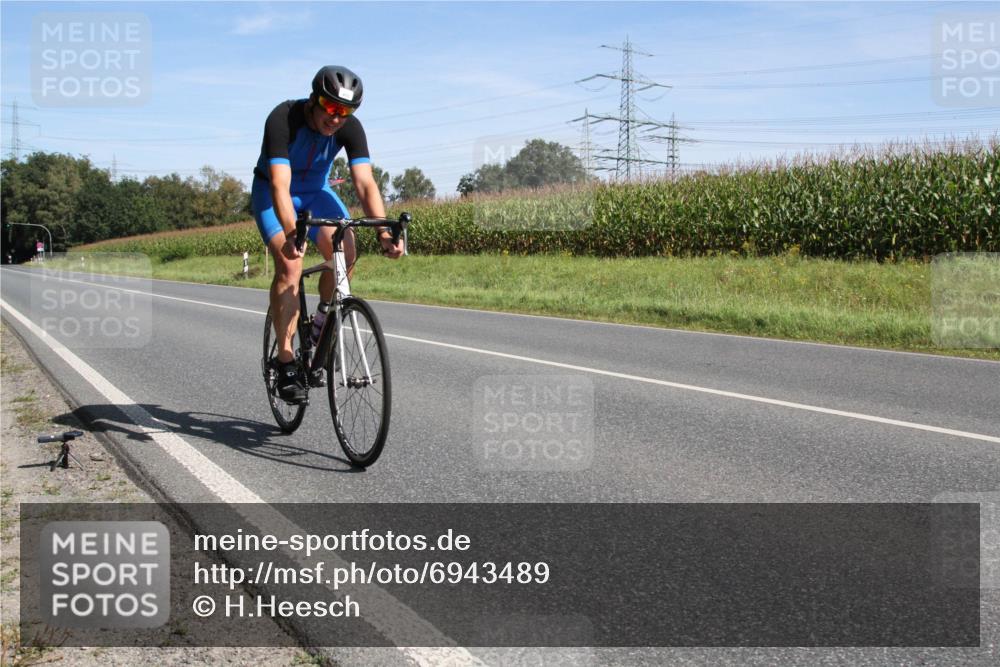 01.09.2024 - 17. Tribühne Triathlon H.Heesch http://msf.ph/oto/6943489 01.09.2024 11:34:09 Radfahren 329, 417 meine-sportfotos.de