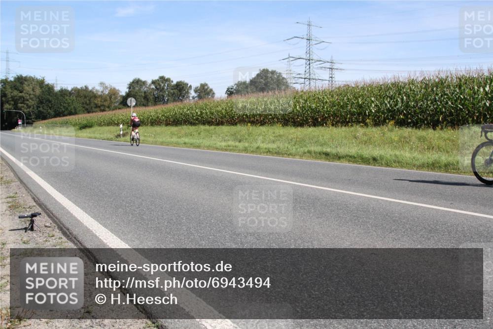 01.09.2024 - 17. Tribühne Triathlon H.Heesch http://msf.ph/oto/6943494 01.09.2024 11:34:26 Radfahren 450, 483, 527 meine-sportfotos.de