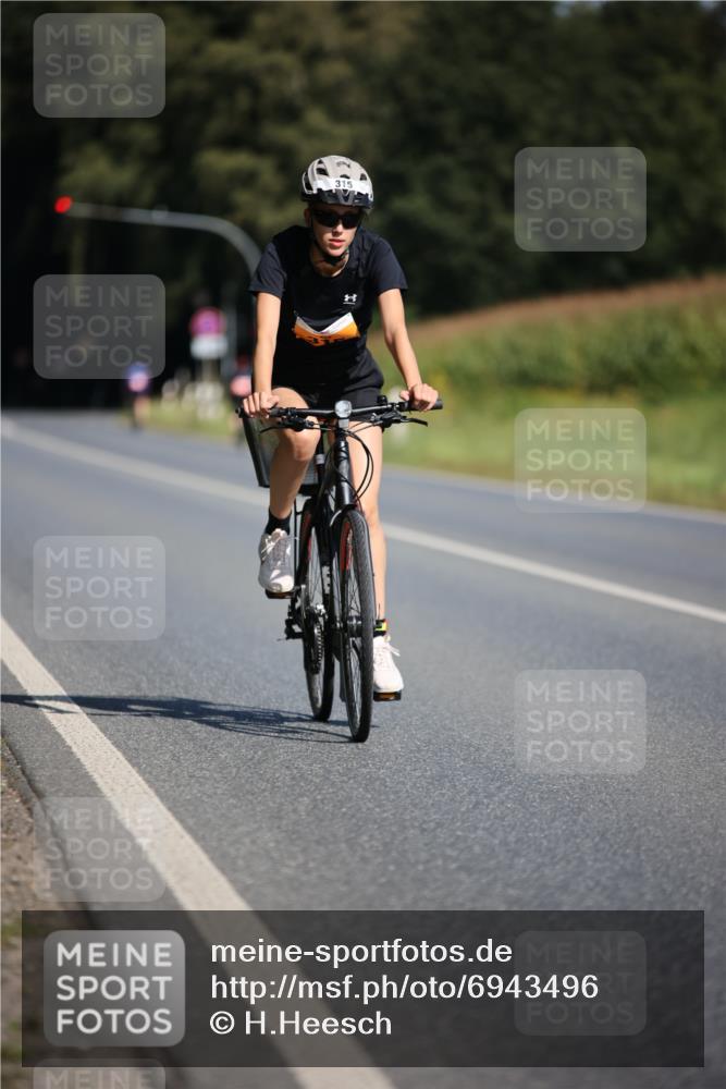 01.09.2024 - 17. Tribühne Triathlon H.Heesch http://msf.ph/oto/6943496 01.09.2024 11:32:42 Radfahren 315, 334, 468, 482 meine-sportfotos.de