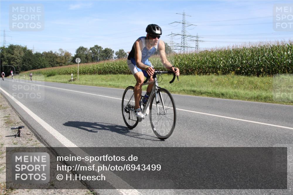 01.09.2024 - 17. Tribühne Triathlon H.Heesch http://msf.ph/oto/6943499 01.09.2024 11:34:36 Radfahren 385, 387, 546 meine-sportfotos.de