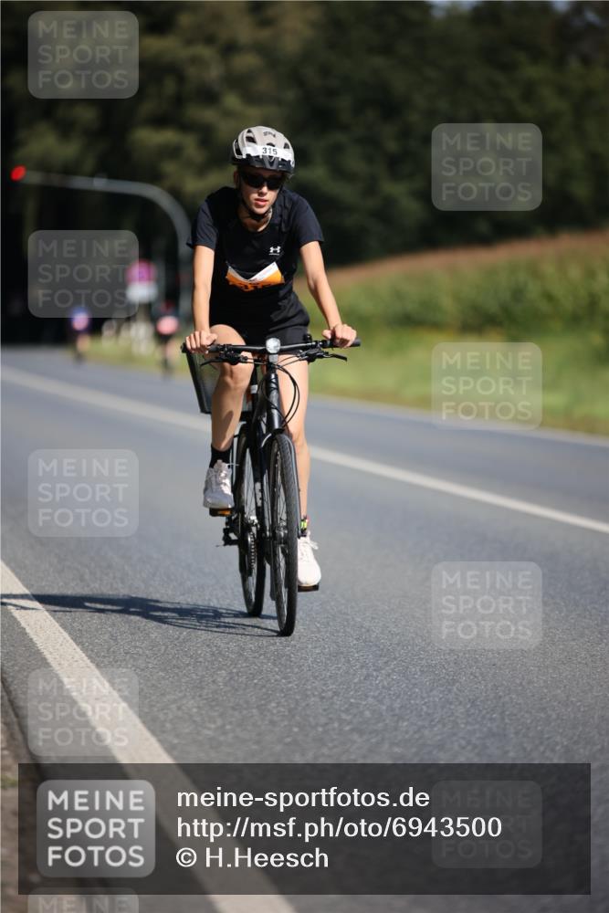 01.09.2024 - 17. Tribühne Triathlon H.Heesch http://msf.ph/oto/6943500 01.09.2024 11:32:42 Radfahren 315, 334, 468, 482 meine-sportfotos.de