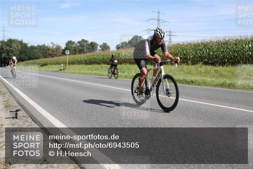 01.09.2024 - 17. Tribühne Triathlon H.Heesch http://msf.ph/oto/6943505 01.09.2024 11:34:41 Radfahren 348, 387, 546 meine-sportfotos.de