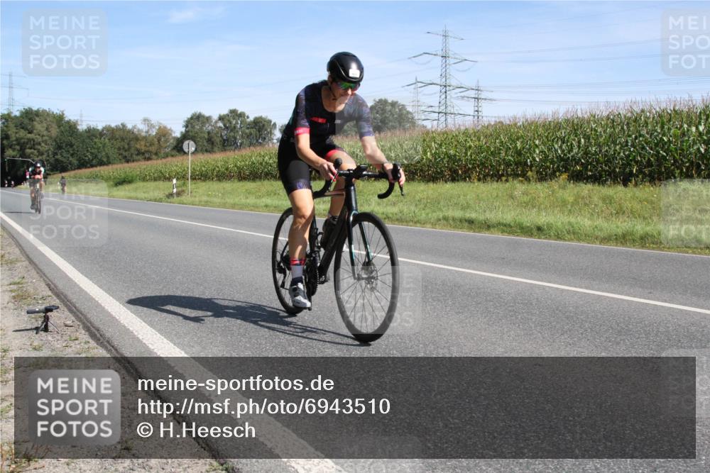 01.09.2024 - 17. Tribühne Triathlon H.Heesch http://msf.ph/oto/6943510 01.09.2024 11:34:48 Radfahren 308, 348, 428, 521 meine-sportfotos.de