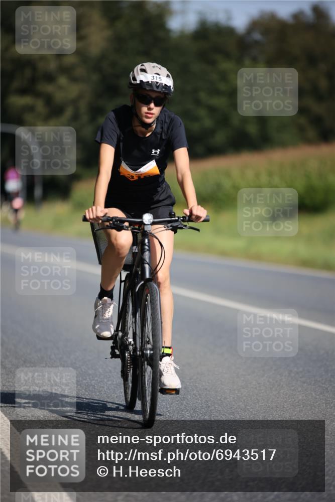 01.09.2024 - 17. Tribühne Triathlon H.Heesch http://msf.ph/oto/6943517 01.09.2024 11:32:42 Radfahren 315, 334, 468, 482 meine-sportfotos.de