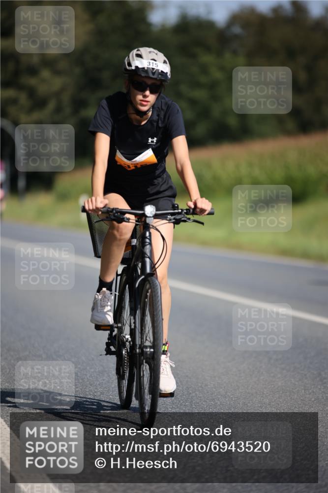 01.09.2024 - 17. Tribühne Triathlon H.Heesch http://msf.ph/oto/6943520 01.09.2024 11:32:42 Radfahren 315, 334, 468, 482 meine-sportfotos.de