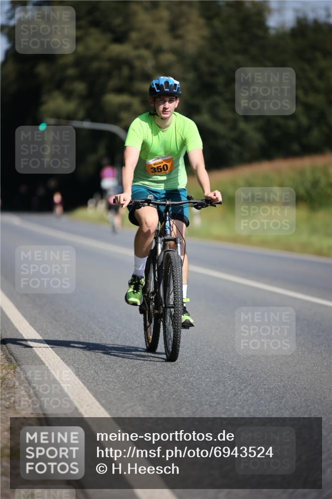 01.09.2024 - 17. Tribühne Triathlon H.Heesch http://msf.ph/oto/6943524 01.09.2024 11:32:56 Radfahren 350, 401, 447, 494 meine-sportfotos.de