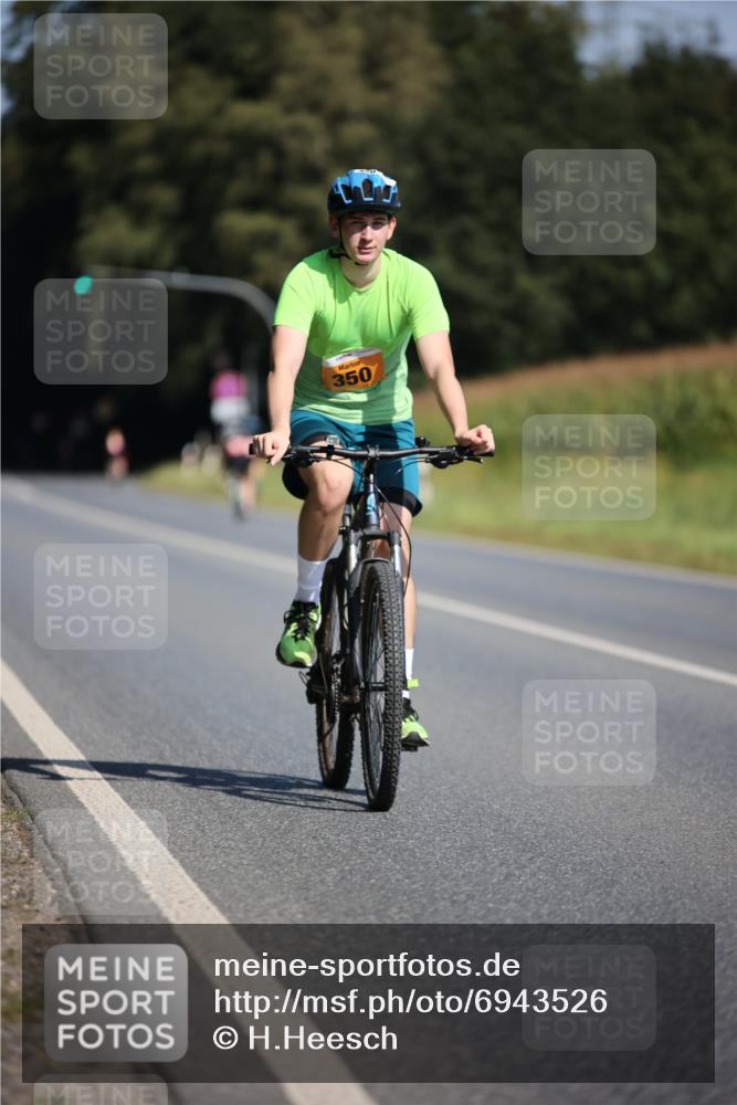 01.09.2024 - 17. Tribühne Triathlon H.Heesch http://msf.ph/oto/6943526 01.09.2024 11:32:57 Radfahren 350, 401, 494 meine-sportfotos.de