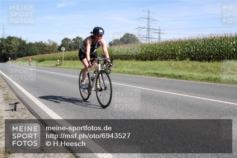 01.09.2024 - 17. Tribühne Triathlon H.Heesch http://msf.ph/oto/6943527 01.09.2024 11:35:04 Radfahren 324, 386, 451 meine-sportfotos.de