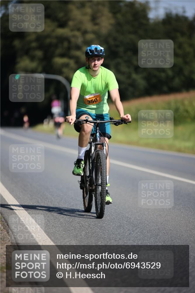 01.09.2024 - 17. Tribühne Triathlon H.Heesch http://msf.ph/oto/6943529 01.09.2024 11:32:57 Radfahren 350, 401, 494 meine-sportfotos.de
