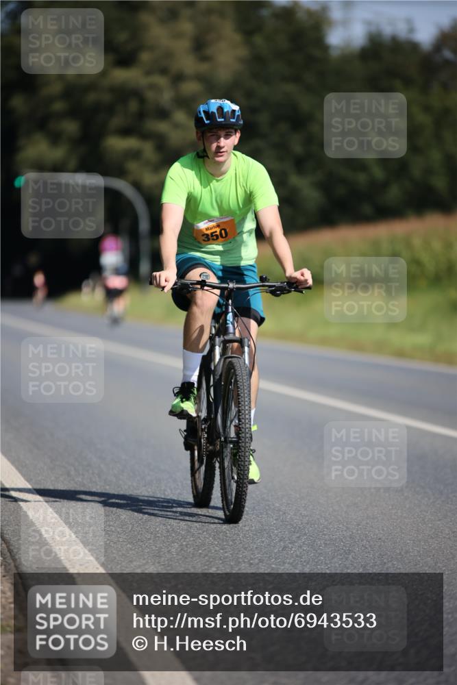 01.09.2024 - 17. Tribühne Triathlon H.Heesch http://msf.ph/oto/6943533 01.09.2024 11:32:57 Radfahren 350, 401, 494 meine-sportfotos.de