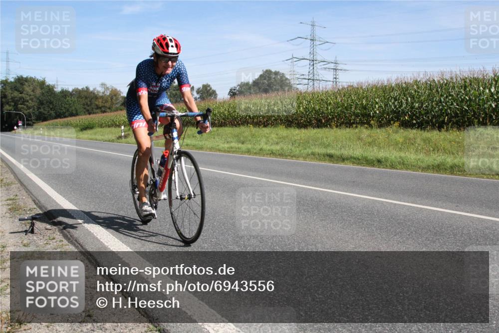 01.09.2024 - 17. Tribühne Triathlon H.Heesch http://msf.ph/oto/6943556 01.09.2024 11:36:01 Radfahren 425, 430, 534 meine-sportfotos.de