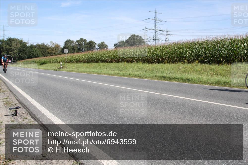 01.09.2024 - 17. Tribühne Triathlon H.Heesch http://msf.ph/oto/6943559 01.09.2024 11:36:07 Radfahren 394, 425, 505, 534 meine-sportfotos.de