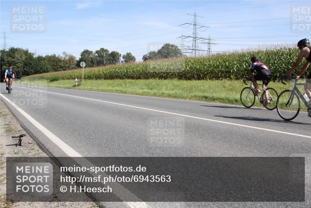 01.09.2024 - 17. Tribühne Triathlon H.Heesch http://msf.ph/oto/6943563 01.09.2024 11:36:08 Radfahren 394, 425, 505, 534 meine-sportfotos.de