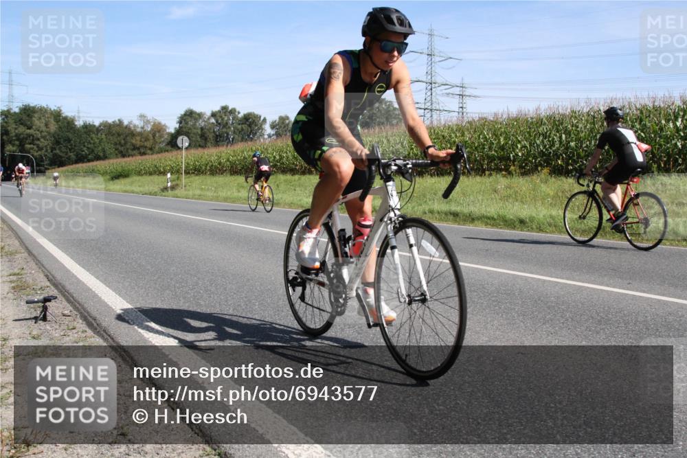 01.09.2024 - 17. Tribühne Triathlon H.Heesch http://msf.ph/oto/6943577 01.09.2024 11:36:22 Radfahren 382, 446, 470, 538, 550 meine-sportfotos.de
