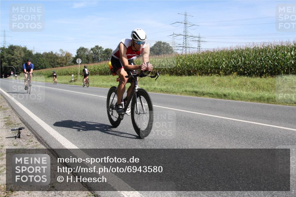 01.09.2024 - 17. Tribühne Triathlon H.Heesch http://msf.ph/oto/6943580 01.09.2024 11:36:25 Radfahren 312, 382, 446, 470, 538 meine-sportfotos.de