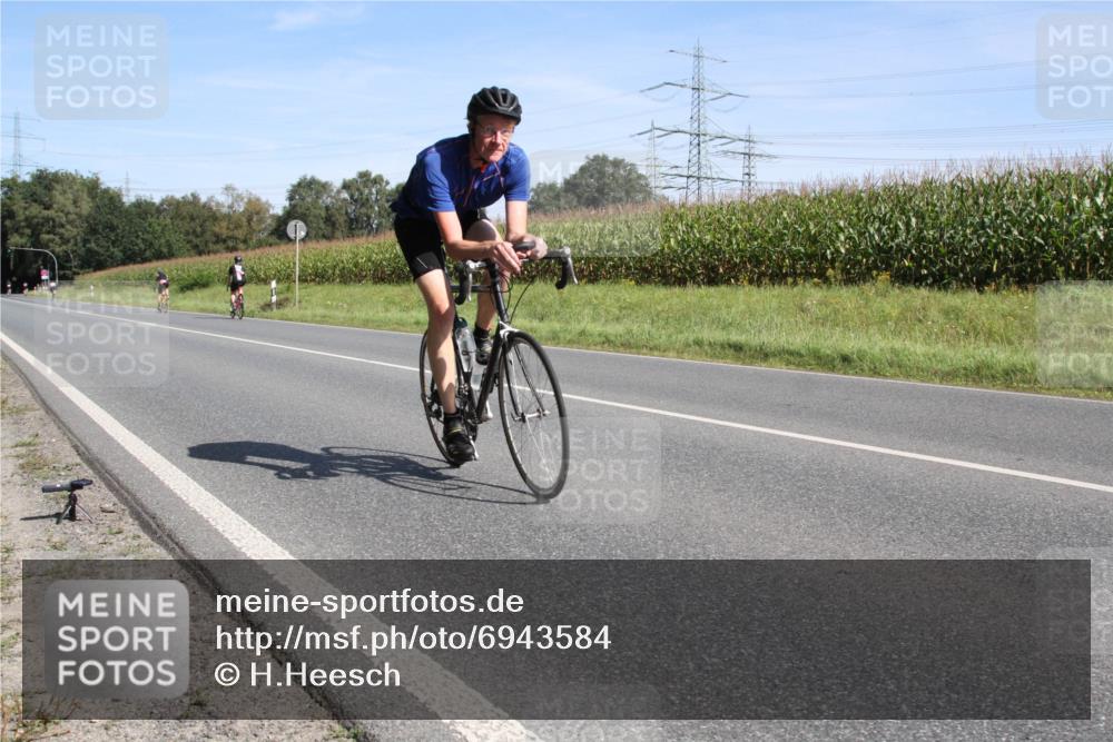 01.09.2024 - 17. Tribühne Triathlon H.Heesch http://msf.ph/oto/6943584 01.09.2024 11:36:26 Radfahren 312, 382, 446, 470 meine-sportfotos.de