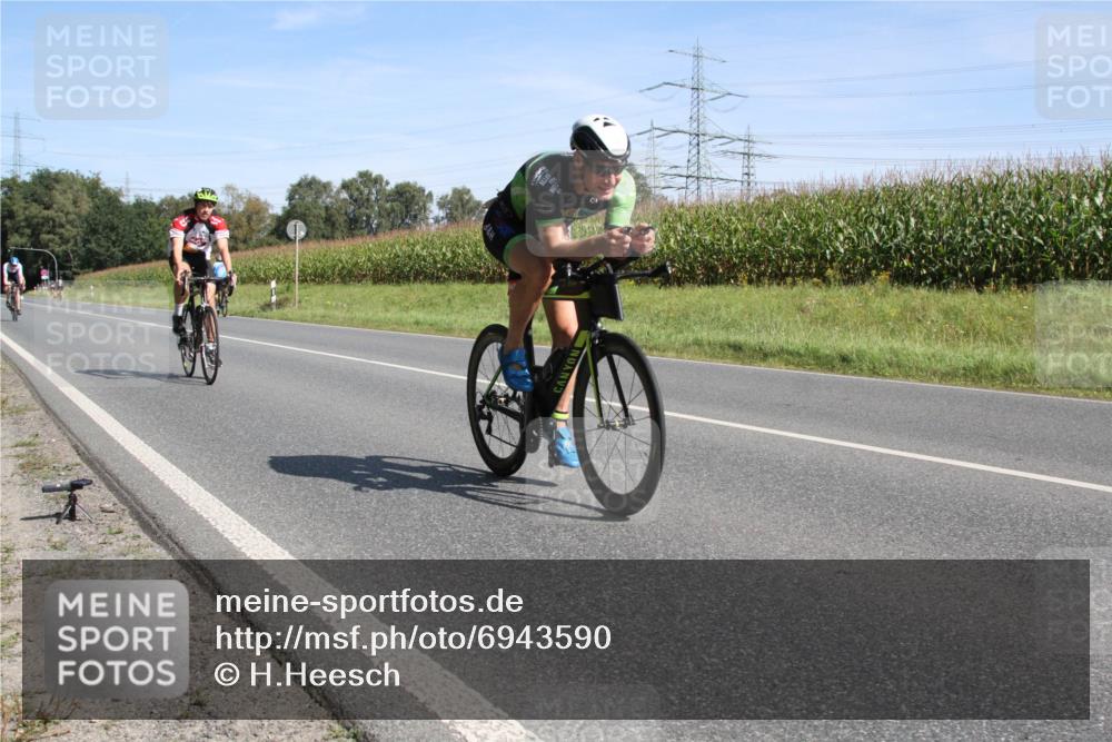 01.09.2024 - 17. Tribühne Triathlon H.Heesch http://msf.ph/oto/6943590 01.09.2024 11:36:35 Radfahren 330, 409, 475, 545 meine-sportfotos.de