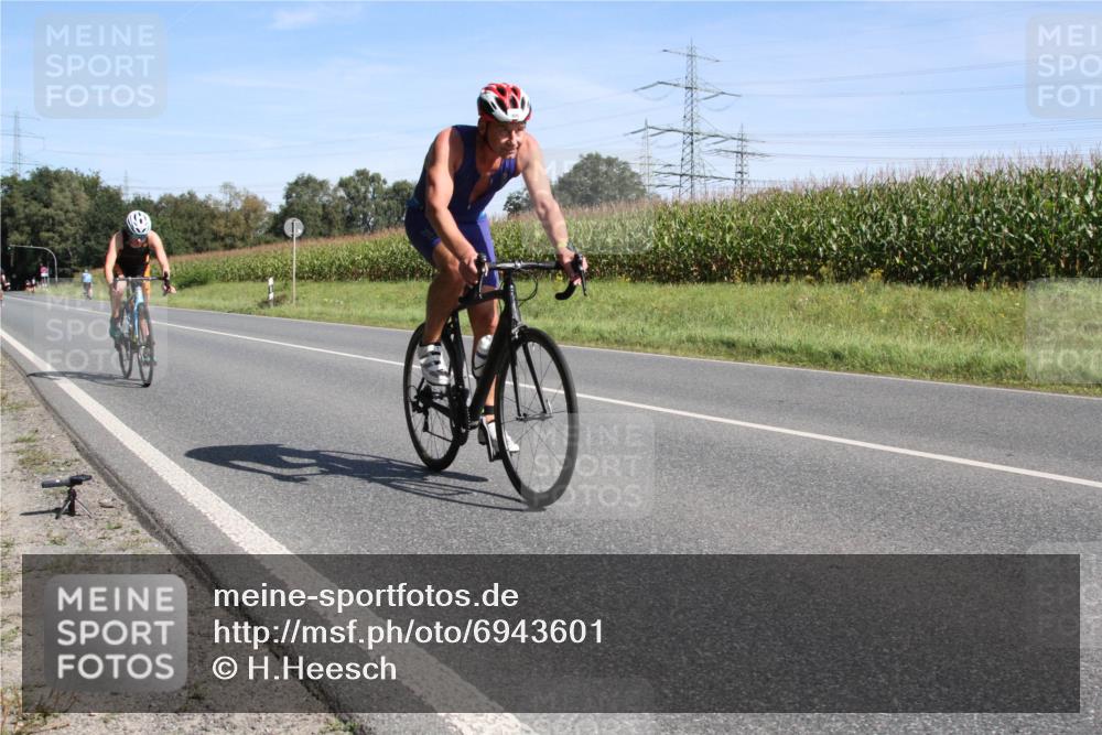 01.09.2024 - 17. Tribühne Triathlon H.Heesch http://msf.ph/oto/6943601 01.09.2024 11:36:40 Radfahren 309, 330, 341, 398, 409, 475 meine-sportfotos.de