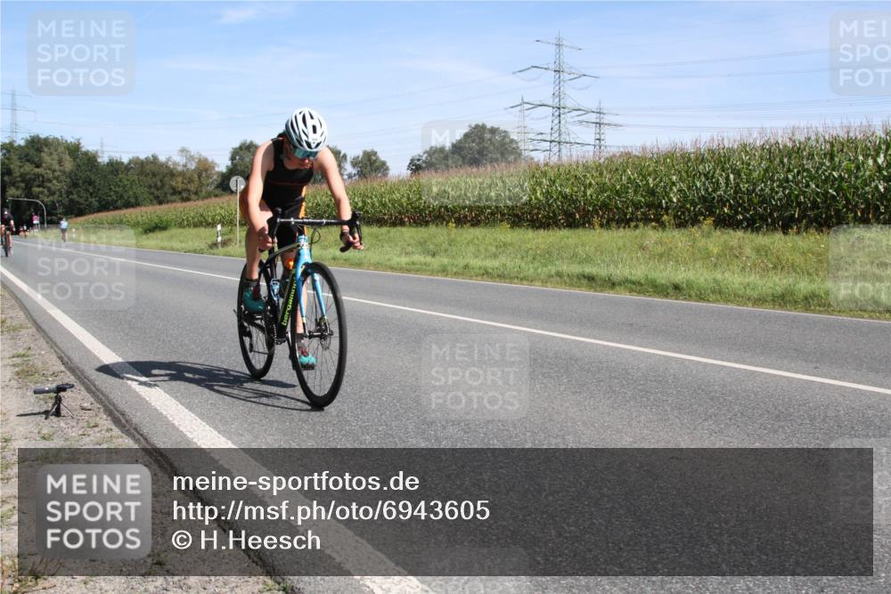 01.09.2024 - 17. Tribühne Triathlon H.Heesch http://msf.ph/oto/6943605 01.09.2024 11:36:40 Radfahren 309, 330, 341, 398, 409, 475 meine-sportfotos.de