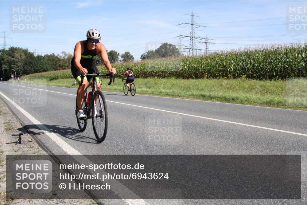 01.09.2024 - 17. Tribühne Triathlon H.Heesch http://msf.ph/oto/6943624 01.09.2024 11:36:59 Radfahren 485, 509 meine-sportfotos.de