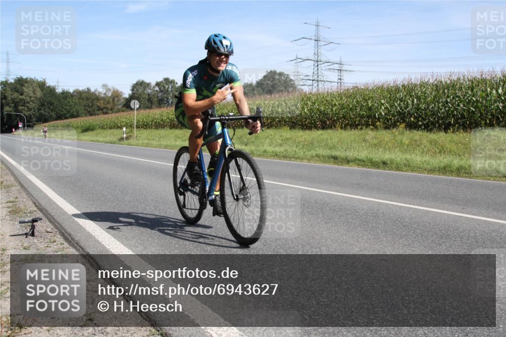 01.09.2024 - 17. Tribühne Triathlon H.Heesch http://msf.ph/oto/6943627 01.09.2024 11:37:05 Radfahren 423 meine-sportfotos.de