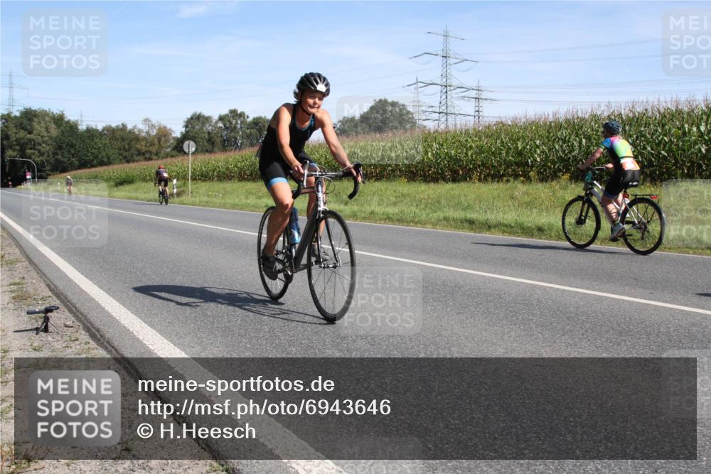 01.09.2024 - 17. Tribühne Triathlon H.Heesch http://msf.ph/oto/6943646 01.09.2024 11:37:19 Radfahren 412, 460, 504, 508, 536 meine-sportfotos.de