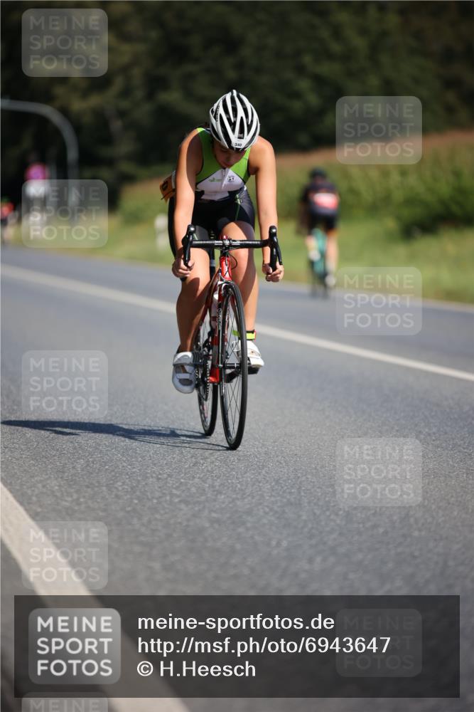 01.09.2024 - 17. Tribühne Triathlon H.Heesch http://msf.ph/oto/6943647 01.09.2024 11:33:20 Radfahren 340, 393, 443, 501, 543 meine-sportfotos.de