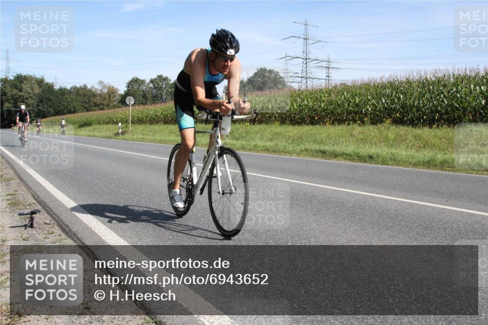 01.09.2024 - 17. Tribühne Triathlon H.Heesch http://msf.ph/oto/6943652 01.09.2024 11:37:26 Radfahren 474, 551 meine-sportfotos.de