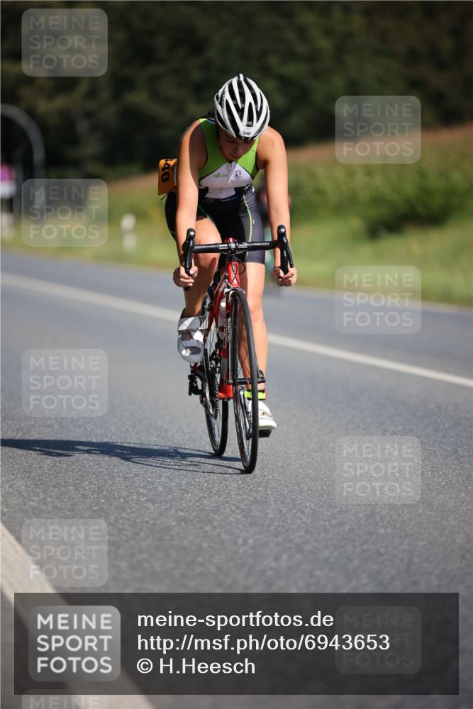 01.09.2024 - 17. Tribühne Triathlon H.Heesch http://msf.ph/oto/6943653 01.09.2024 11:33:20 Radfahren 340, 393, 443, 501, 543 meine-sportfotos.de