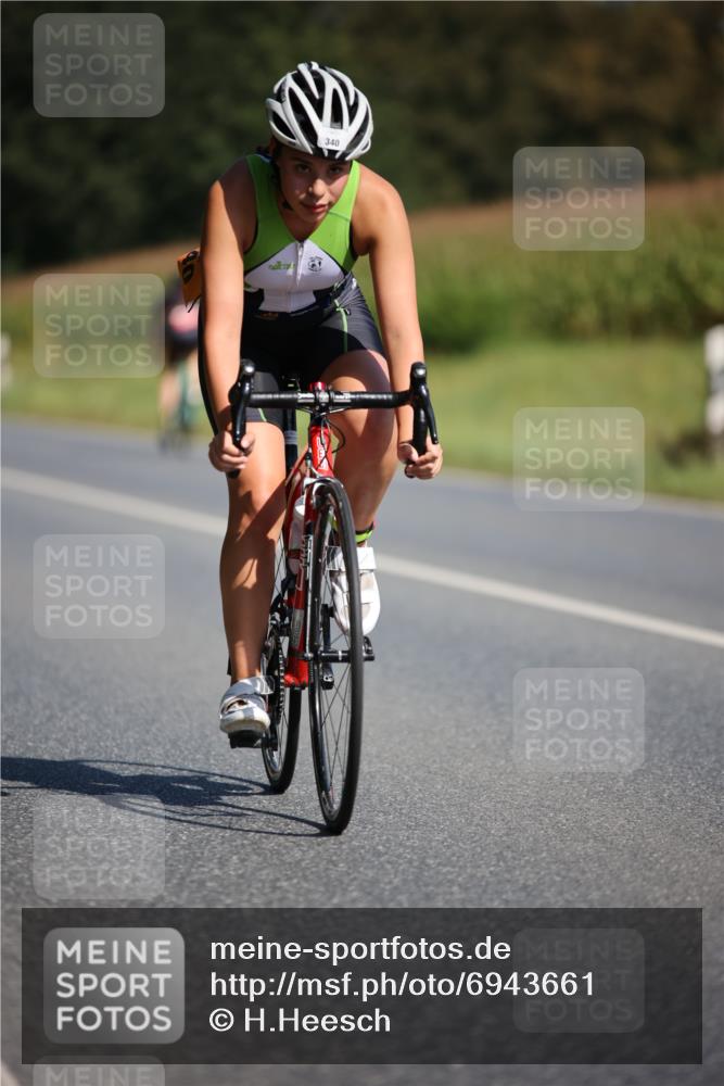 01.09.2024 - 17. Tribühne Triathlon H.Heesch http://msf.ph/oto/6943661 01.09.2024 11:33:20 Radfahren 340, 393, 443, 501, 543 meine-sportfotos.de