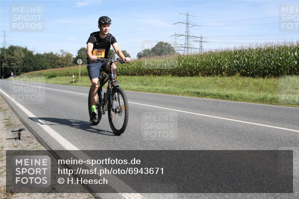 01.09.2024 - 17. Tribühne Triathlon H.Heesch http://msf.ph/oto/6943671 01.09.2024 11:37:50 Radfahren 364, 488, 542 meine-sportfotos.de
