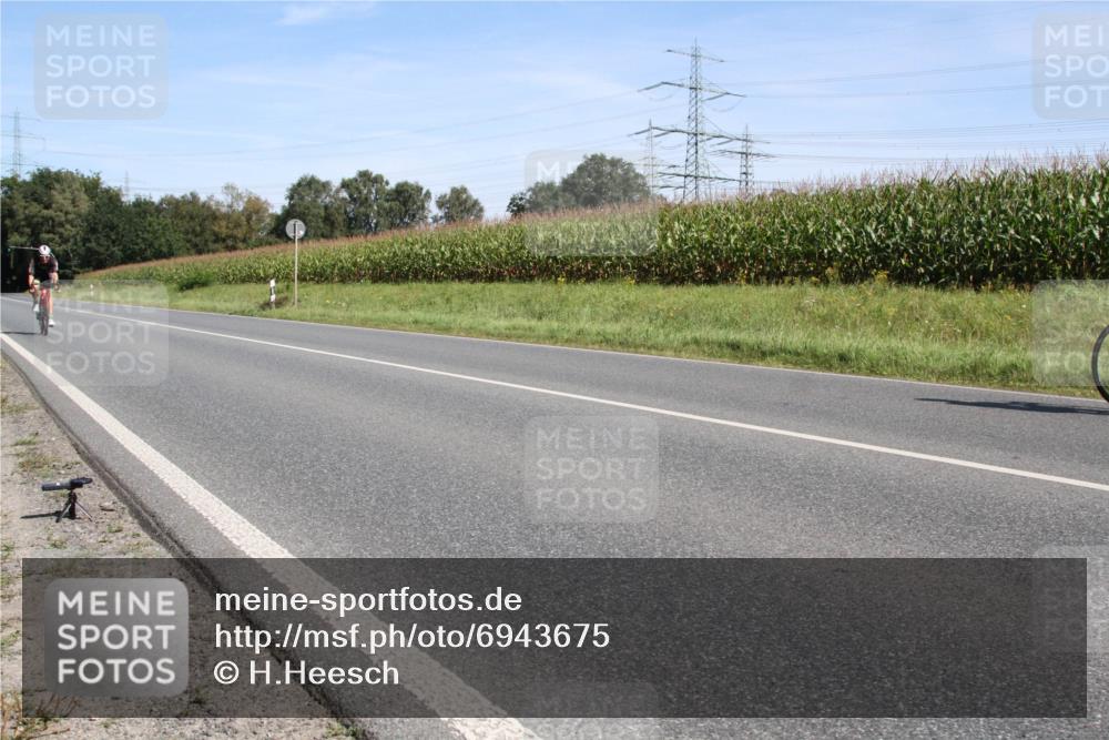 01.09.2024 - 17. Tribühne Triathlon H.Heesch http://msf.ph/oto/6943675 01.09.2024 11:37:57 Radfahren 445, 478, 520, 542 meine-sportfotos.de