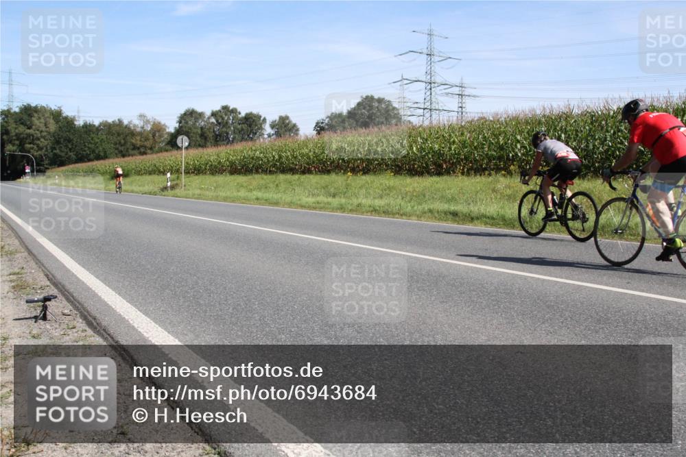 01.09.2024 - 17. Tribühne Triathlon H.Heesch http://msf.ph/oto/6943684 01.09.2024 11:38:01 Radfahren 445, 478, 520, 529 meine-sportfotos.de