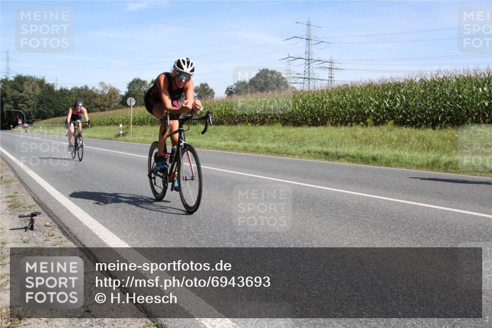 01.09.2024 - 17. Tribühne Triathlon H.Heesch http://msf.ph/oto/6943693 01.09.2024 11:38:12 Radfahren 360, 390, 431, 489, 553 meine-sportfotos.de