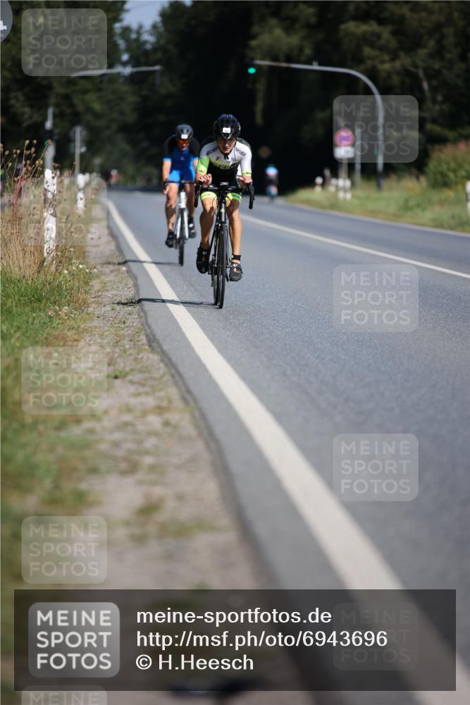 01.09.2024 - 17. Tribühne Triathlon H.Heesch http://msf.ph/oto/6943696 01.09.2024 11:34:06 Radfahren 329, 417 meine-sportfotos.de